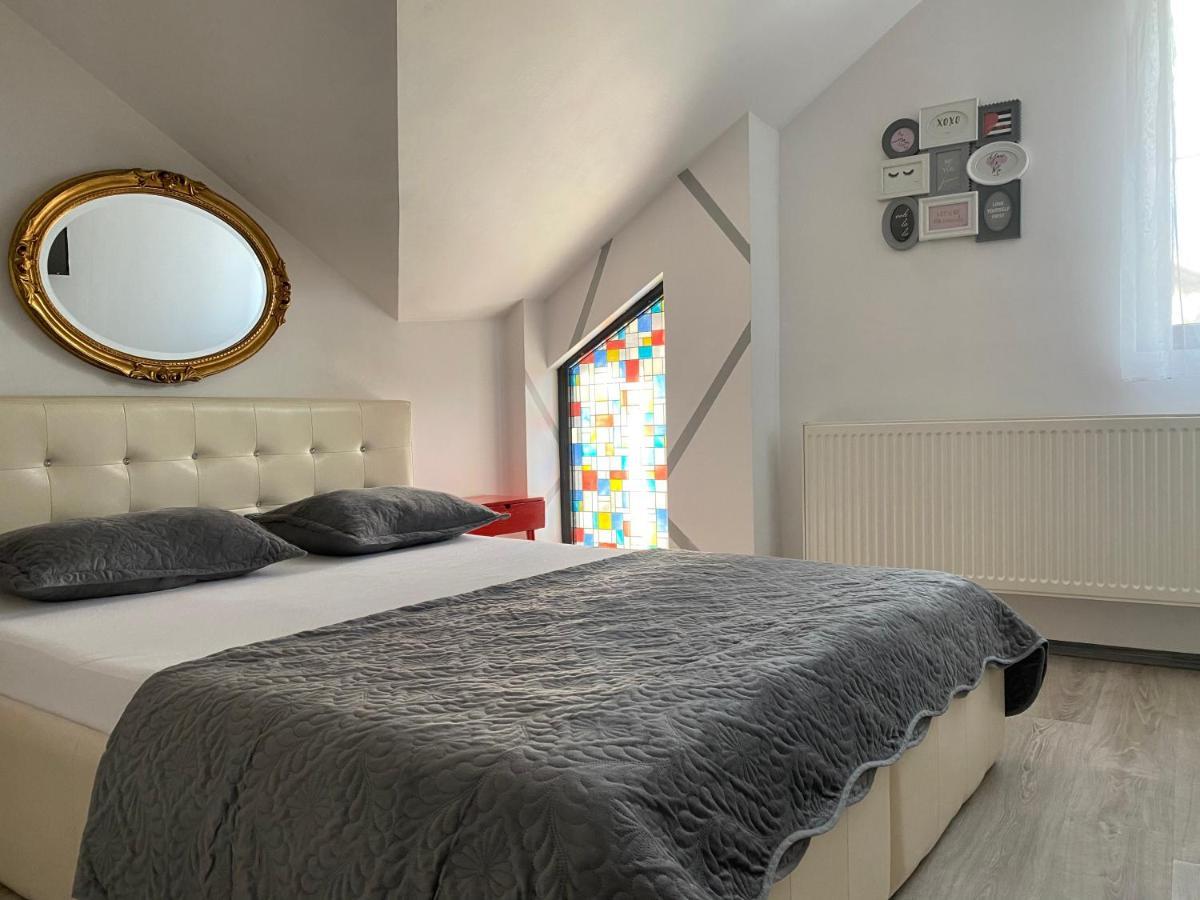 The Vintage - Wonderful Apartment In Best Location Крайова Экстерьер фото