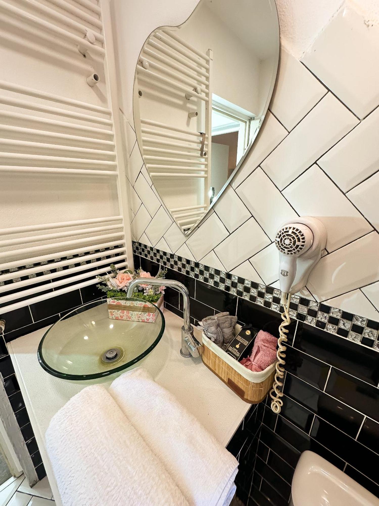 The Vintage - Wonderful Apartment In Best Location Крайова Экстерьер фото